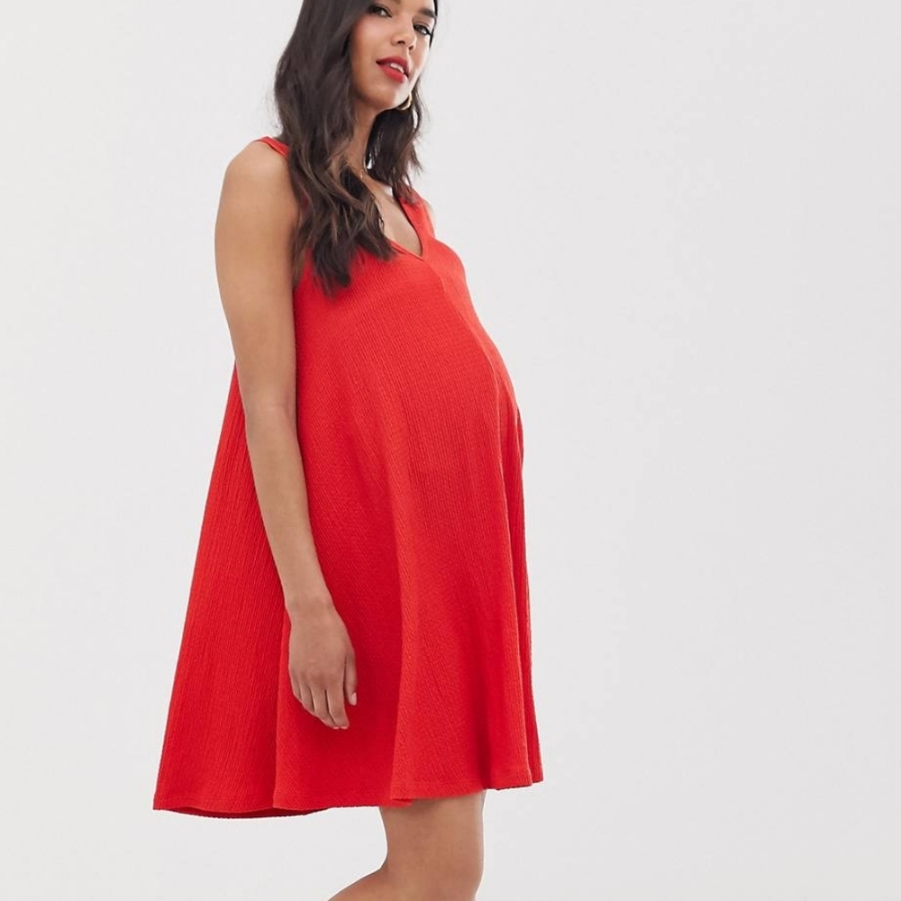 Sleeveless v neck dress